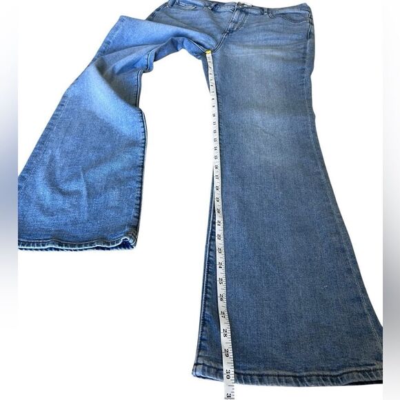 Loft Boot Cut mid rise denim jeans light Wash Size 8 - Picture 13 of 16